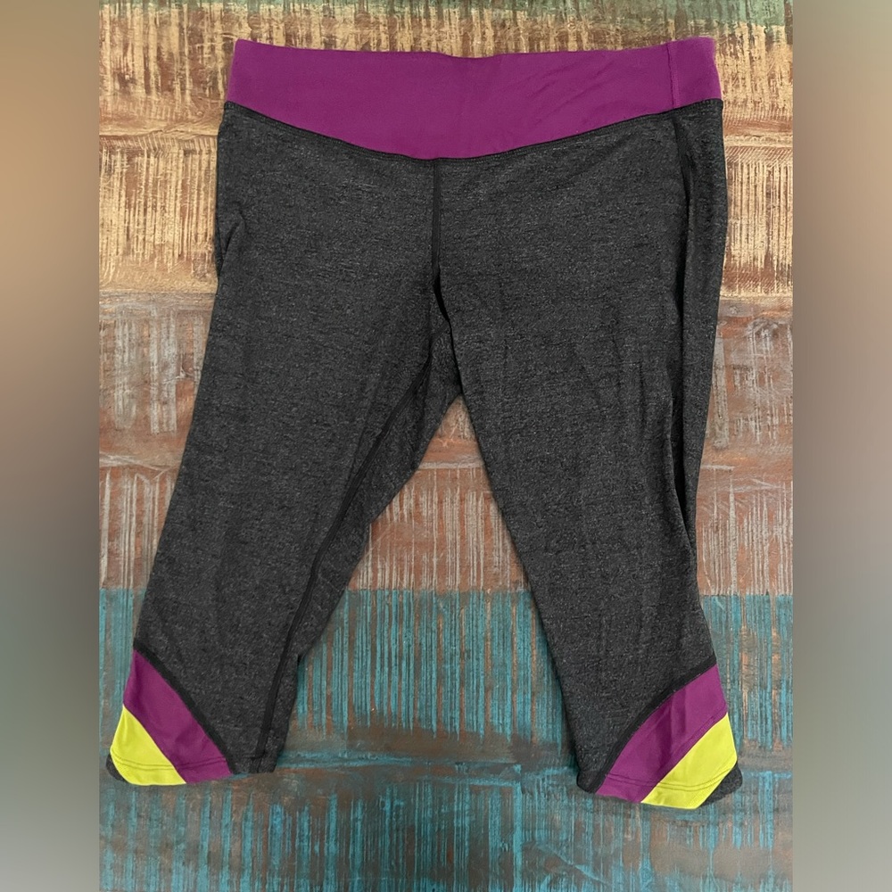 Lululemon Women's Gray Crops - Sz 10
